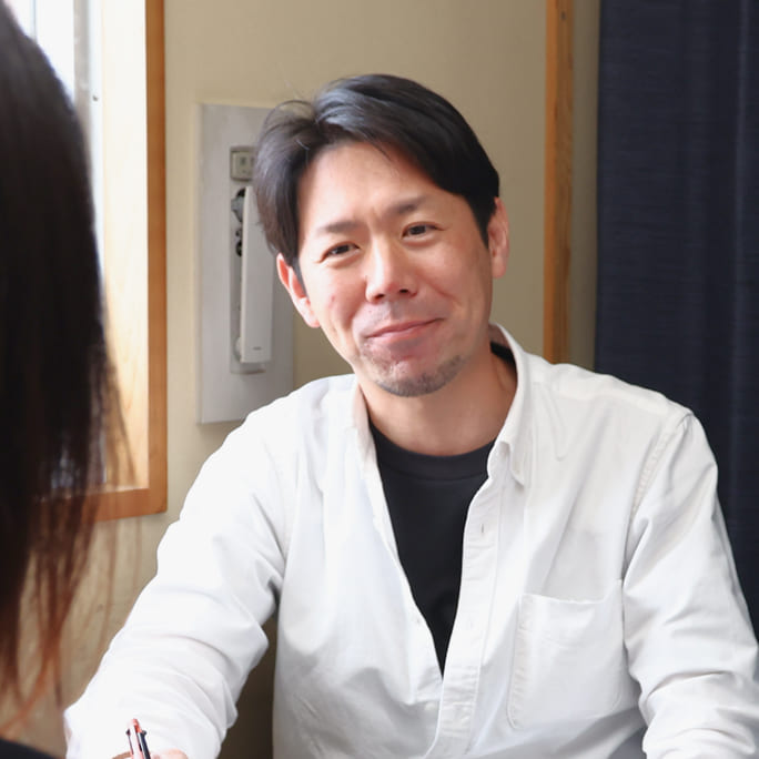 笑顔で働くスタッフ