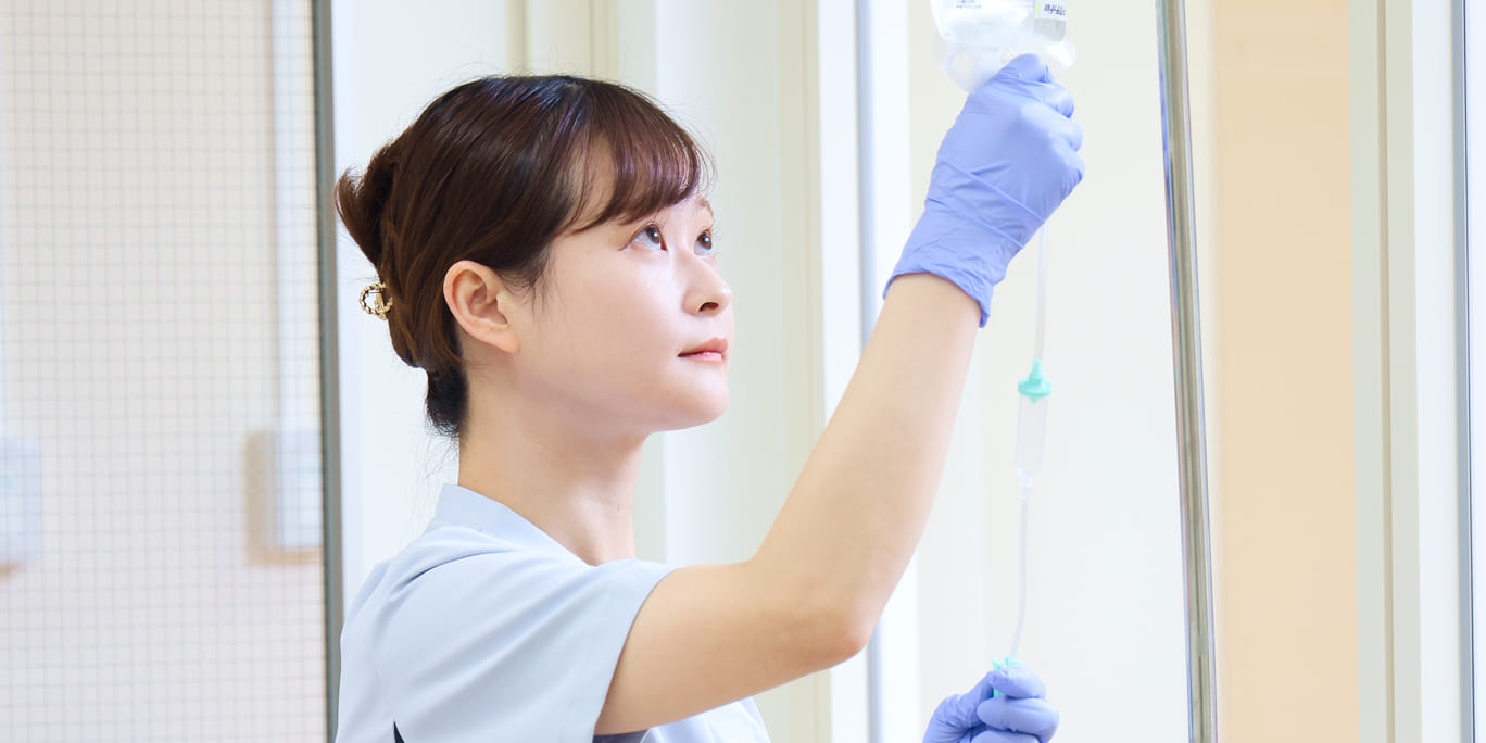 笑顔で働くスタッフ