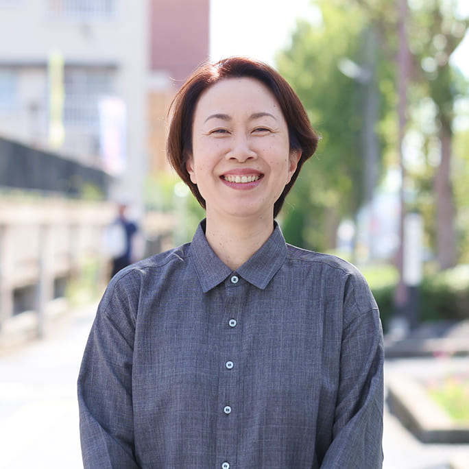 笑顔で働くスタッフ