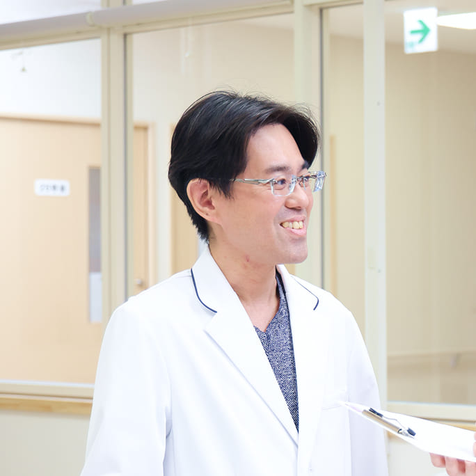 笑顔で働くスタッフ