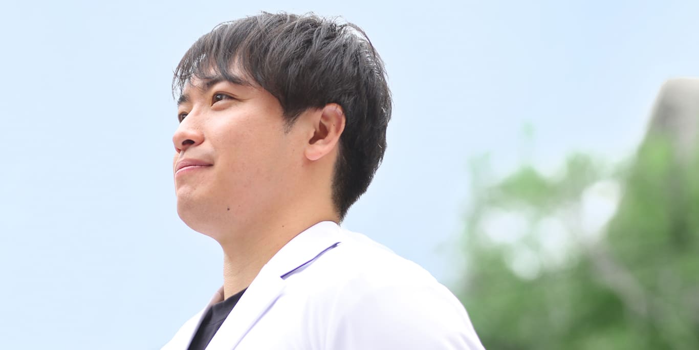 笑顔で働くスタッフ