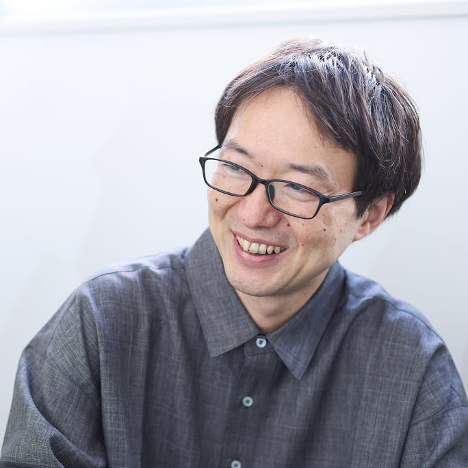 笑顔で働くスタッフ